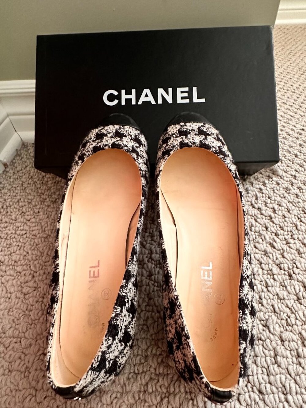 Authentic CHANEL Black & White Houndstooth Tweed Cap-Toe Ballet Flats -Size 39.5